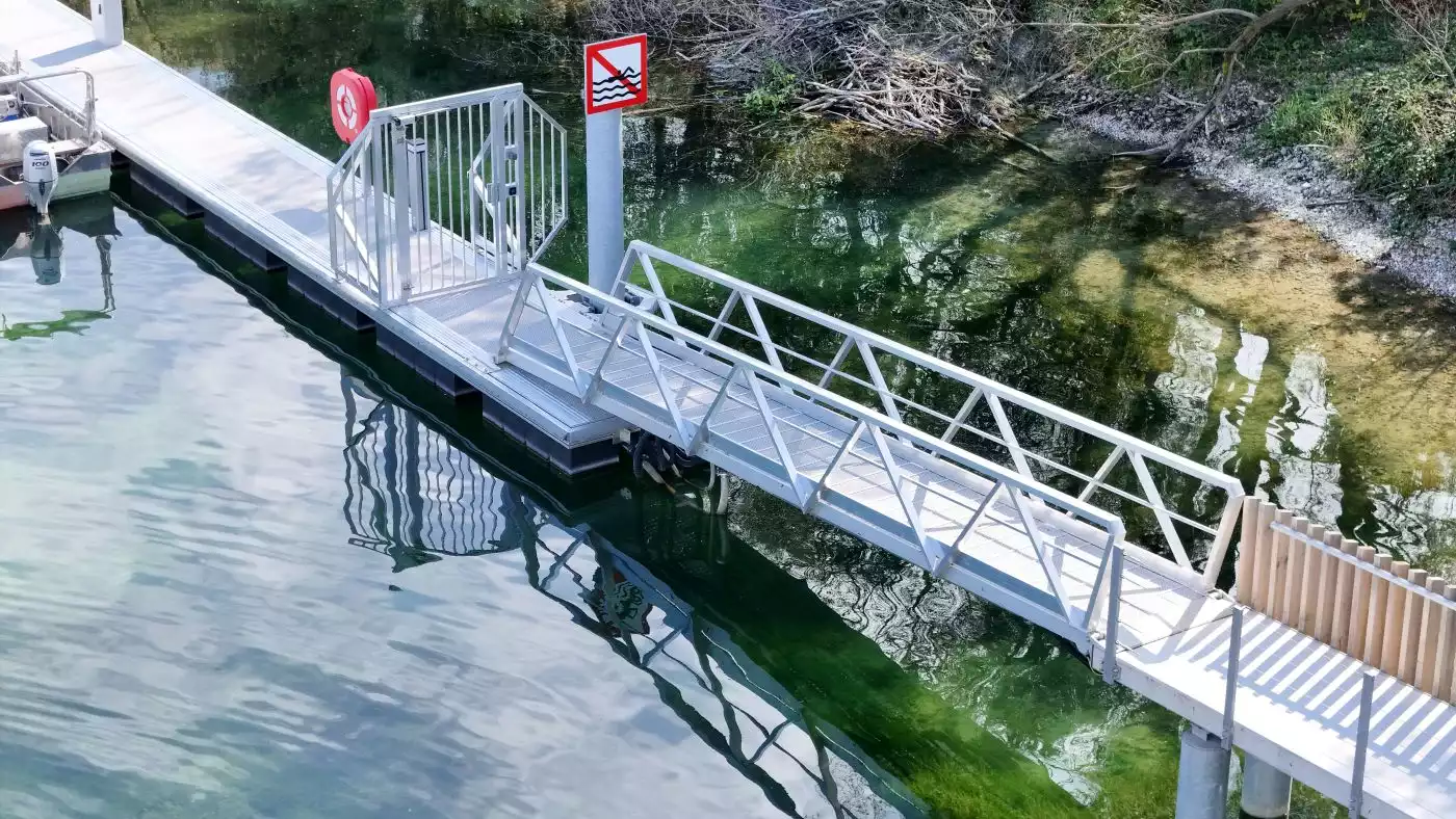 Suisse-munsterlingen-passerelle-acces-portuaire -1400 (2)-min Suisse-munsterlingen-passerelle-acces-portuaire -1400 (2)-min